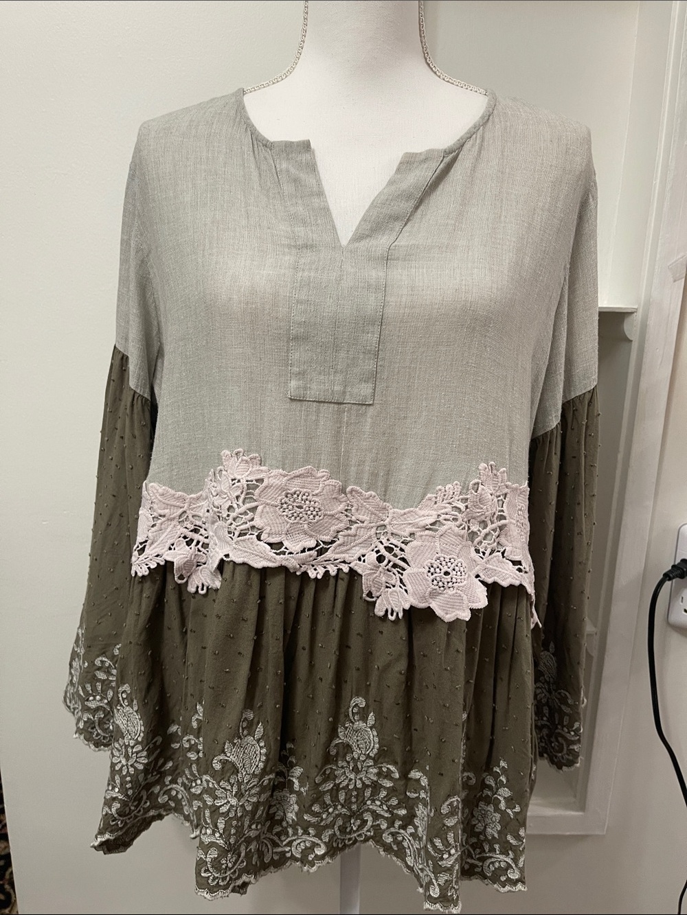 LOGO Lavish Boho Mixed Media Lace Embroidery Tunic Top Gray Olive Green Tiered M - Picture 3 of 16